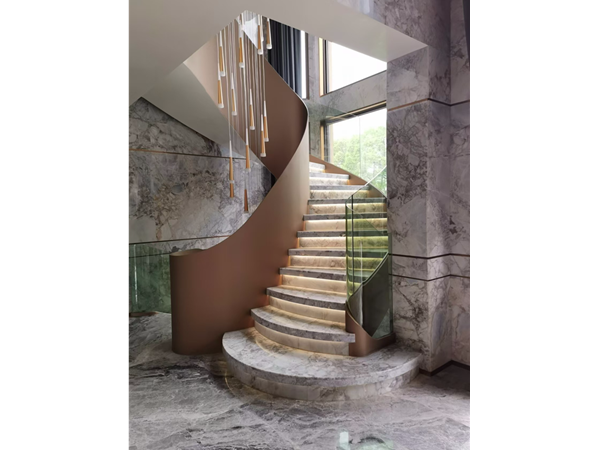 別墅裝修選旋轉(zhuǎn)樓梯還是直梯？5大維度對比+避坑指南！