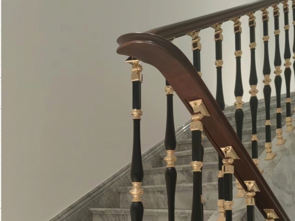 選別墅弧形樓梯廠家？別光聽故事，帶你三步看穿真實(shí)力！